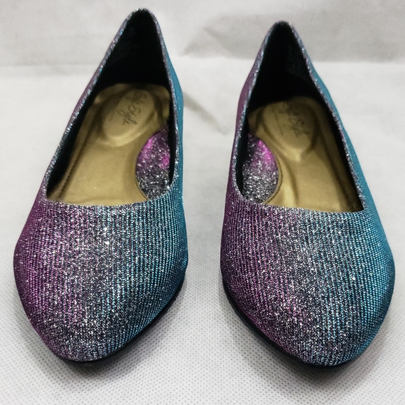 Soft Style Flats Size 6 Extra Wide - Picture 2 of 8